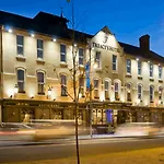 Treacys & Leisure Centre 3*