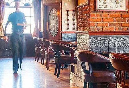 Treacys & Leisure Centre Otel Waterford