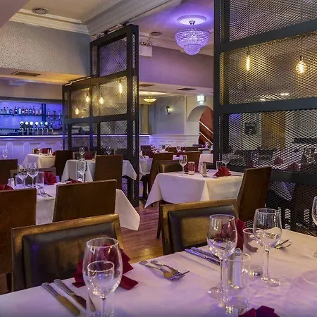 Otel Treacys & Leisure Centre 3*