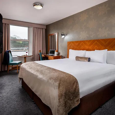 Treacys & Leisure Centre 3*