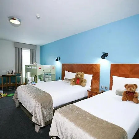 Treacys & Leisure Centre 3*