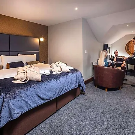 Treacys & Leisure Centre 3* Γουότερφορντ
