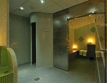 Treacys & Leisure Centre فندق 3*