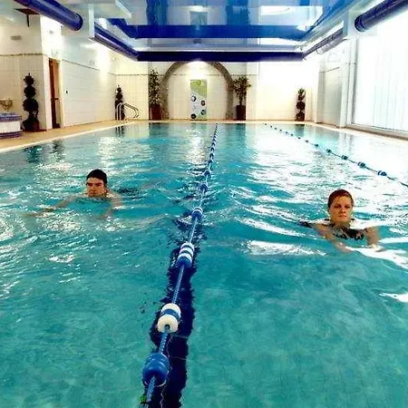 Treacys & Leisure Centre 3*