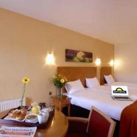 Treacys & Leisure Centre Otel 3*