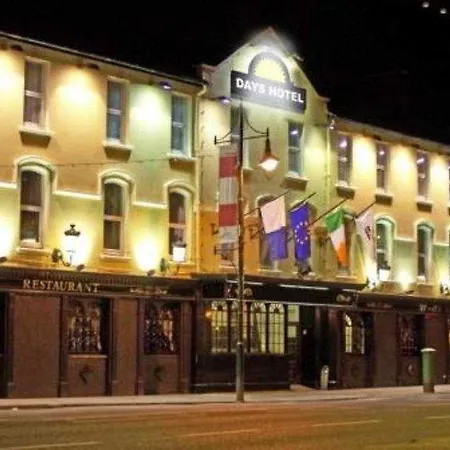 Treacys & Leisure Centre Hotel 3*