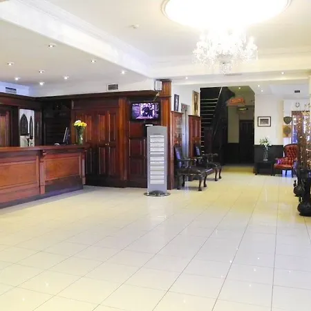 Ξενοδοχείο Treacys & Leisure Centre 3*