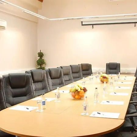 Treacys & Leisure Centre 3* Γουότερφορντ