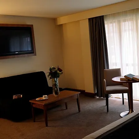 Szálloda Treacys & Leisure Centre 3*