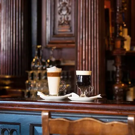 Treacys & Leisure Centre Otel