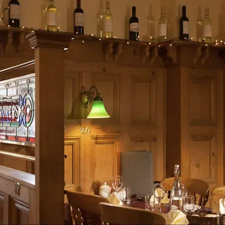 Treacys & Leisure Centre Otel Waterford