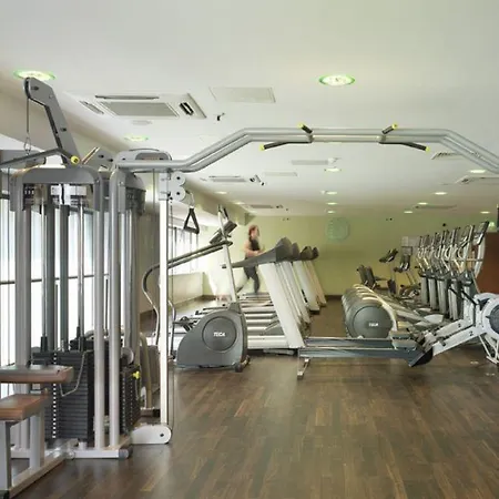 Szálloda Treacys & Leisure Centre