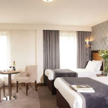 Treacys & Leisure Centre 3*