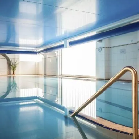 Treacys & Leisure Centre Otel 3*