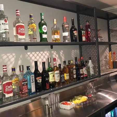 Treacys & Leisure Centre Otel 3*