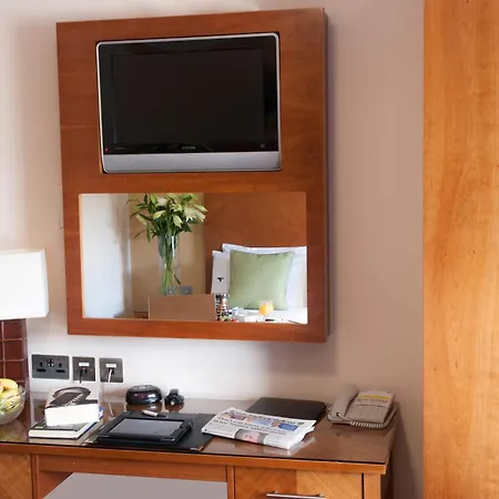 מלון Treacys & Leisure Centre