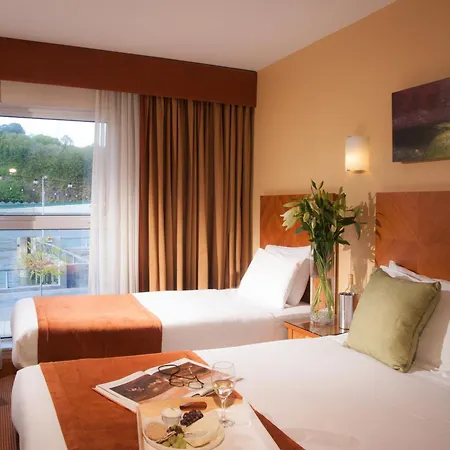 Treacys & Leisure Centre 3*