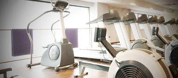 Treacys & Leisure Centre Вотафорд