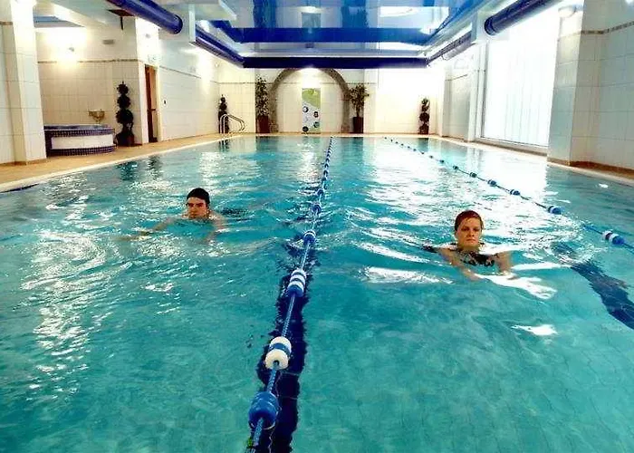 Treacys & Leisure Centre 3*