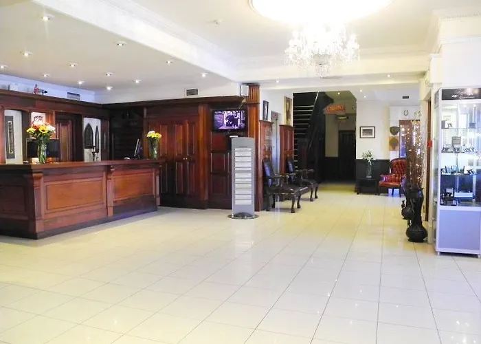 Отель Treacys & Leisure Centre 3*