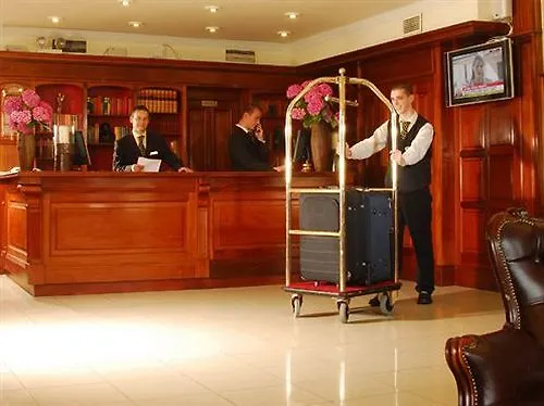 Treacys & Leisure Centre 3* Вотафорд