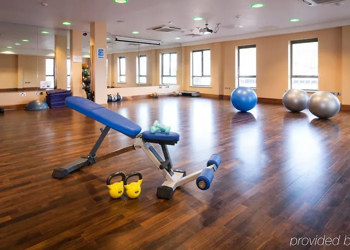 Отель Treacys & Leisure Centre