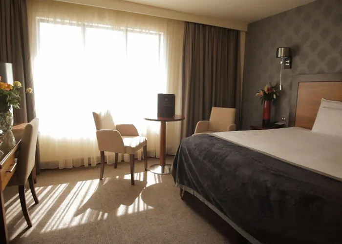 Treacys & Leisure Centre 3* Waterford