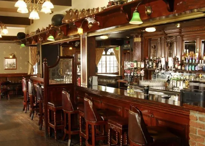 Отель Treacys & Leisure Centre