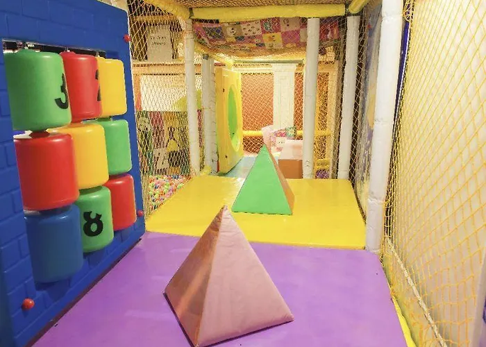 Отель Treacys & Leisure Centre Вотафорд