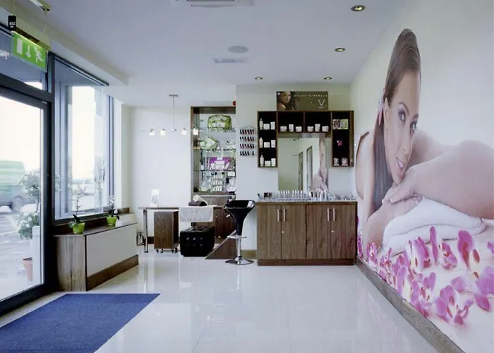 Treacys & Leisure Centre 3*