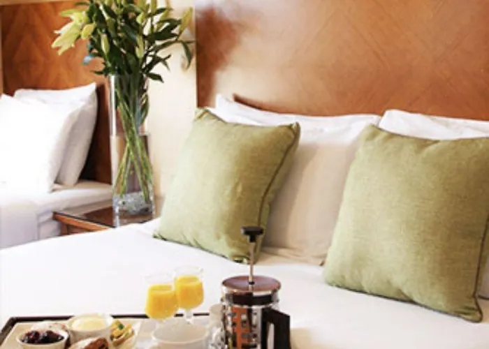 Treacys & Leisure Centre Вотафорд