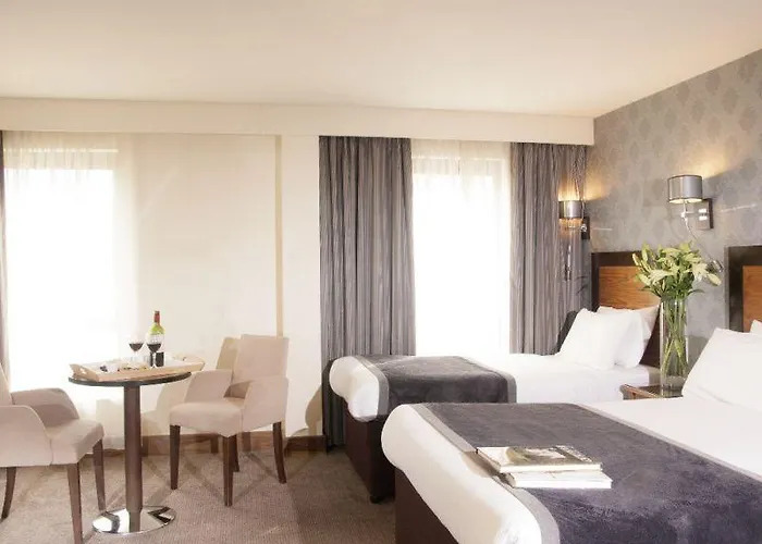 Treacys & Leisure Centre 3*