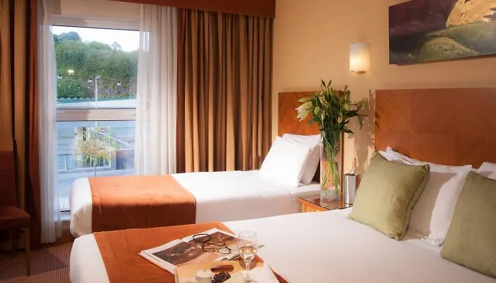 Treacys & Leisure Centre 3* Вотафорд