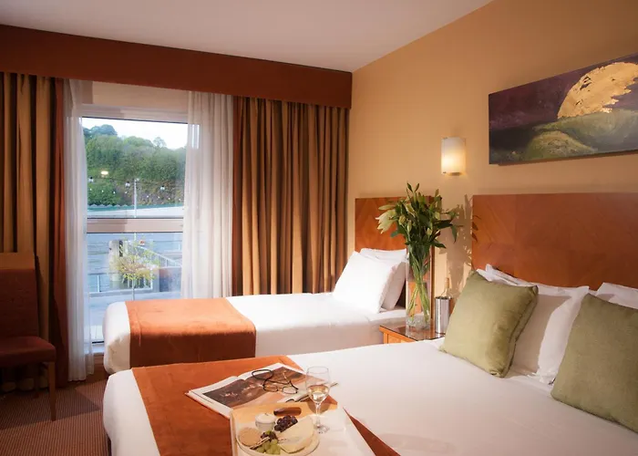 Treacys & Leisure Centre 3*