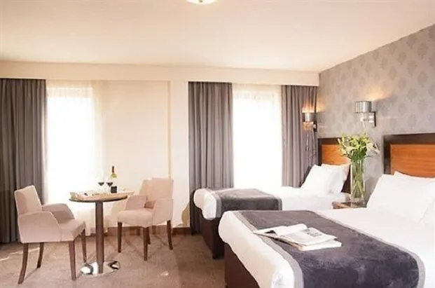 Treacys & Leisure Centre Отель 3*